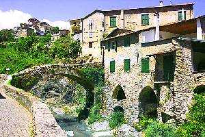 Xtrallusion offers characteristic Bed and Breakfast, B&B, Guest House, Hotel, Albergo and Country Lodge accommodation in Italy. Plus independent self-guided Walking, Adventure, Activity, Skiing and Paragliding Holiday itineraries on the Italian Rivieras, in the Italian Lakes, in the Italian Alps and in some of the most beautiful corners of Italy.